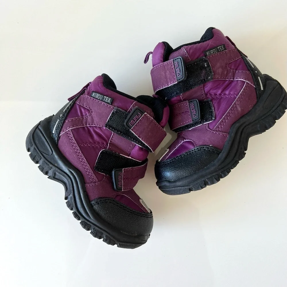 Infants winter booties size 22 EU or 6.5 US
